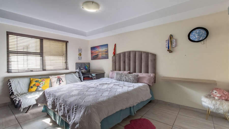 2 Bedroom Property for Sale in Zonnebloem Western Cape
